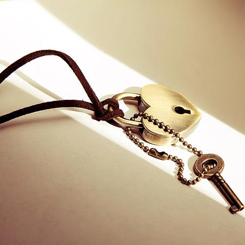 西优里格 春季 个性时尚 心形锁头配钥匙造型挂链l8169